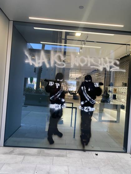 LA IS NOT SAFE — photo 215