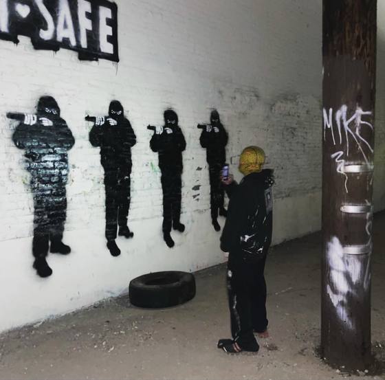 LA IS NOT SAFE — photo 37